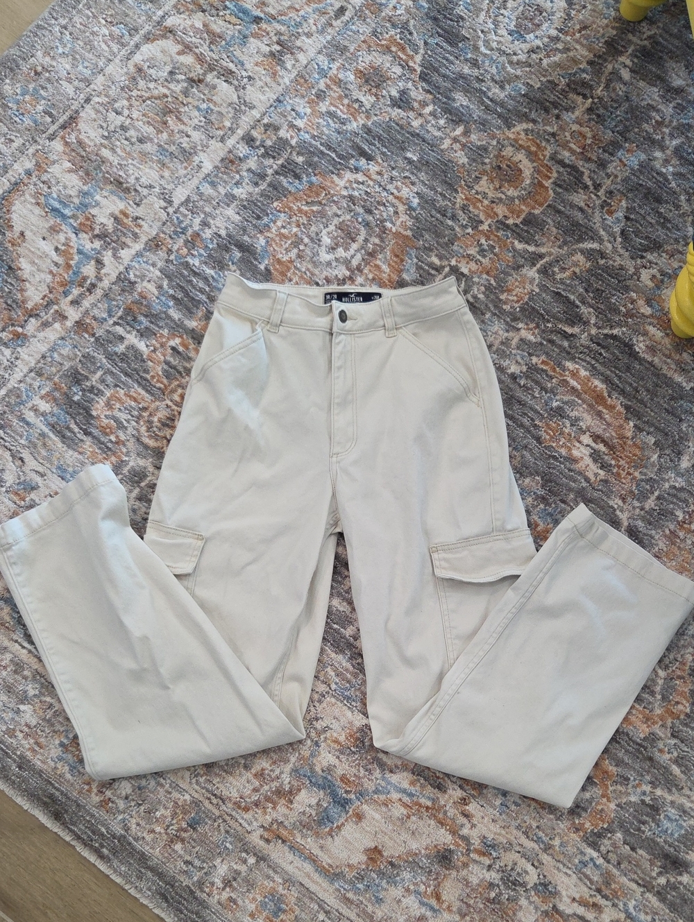 Hollister Cargo Pants in Off White - Ultra High Rise Dad Pant 3R (26)